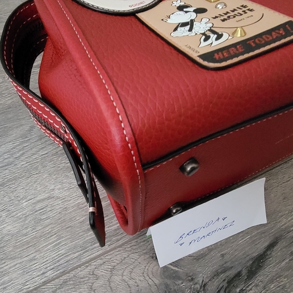 Coach Mickey Mouse Rouge - Picture 7 of 16